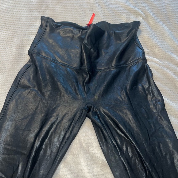 SPANX Faux Leather Leggings | Black | Size Large NWOT - Picture 2 of 5